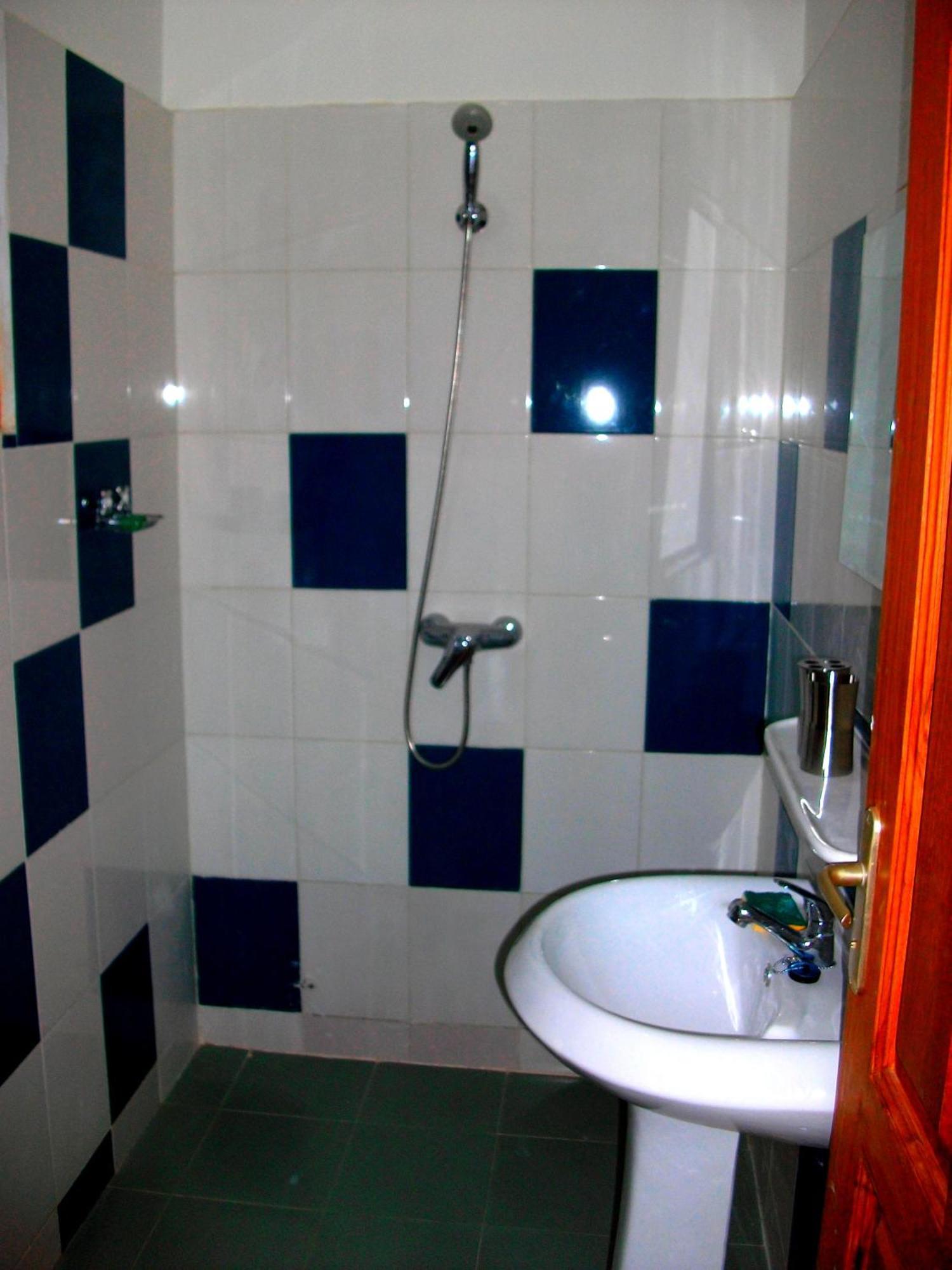 Dodoo Lodge Cotonou Exterior photo