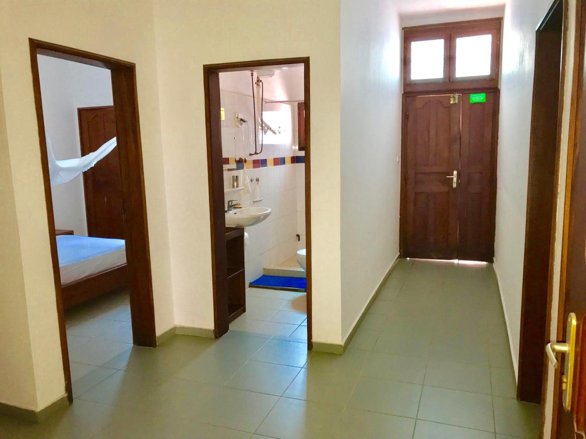 Dodoo Lodge Cotonou Room photo
